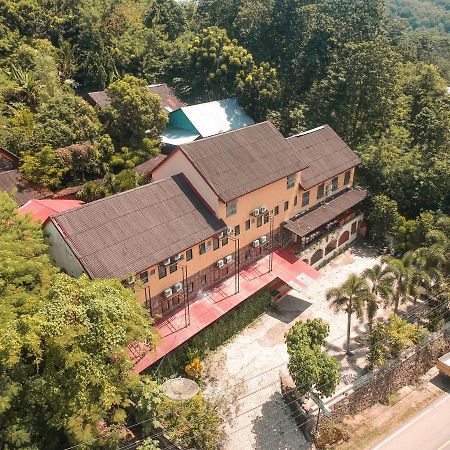 Centro Bajo Hotel & Resto Labuan Bajo Exterior foto