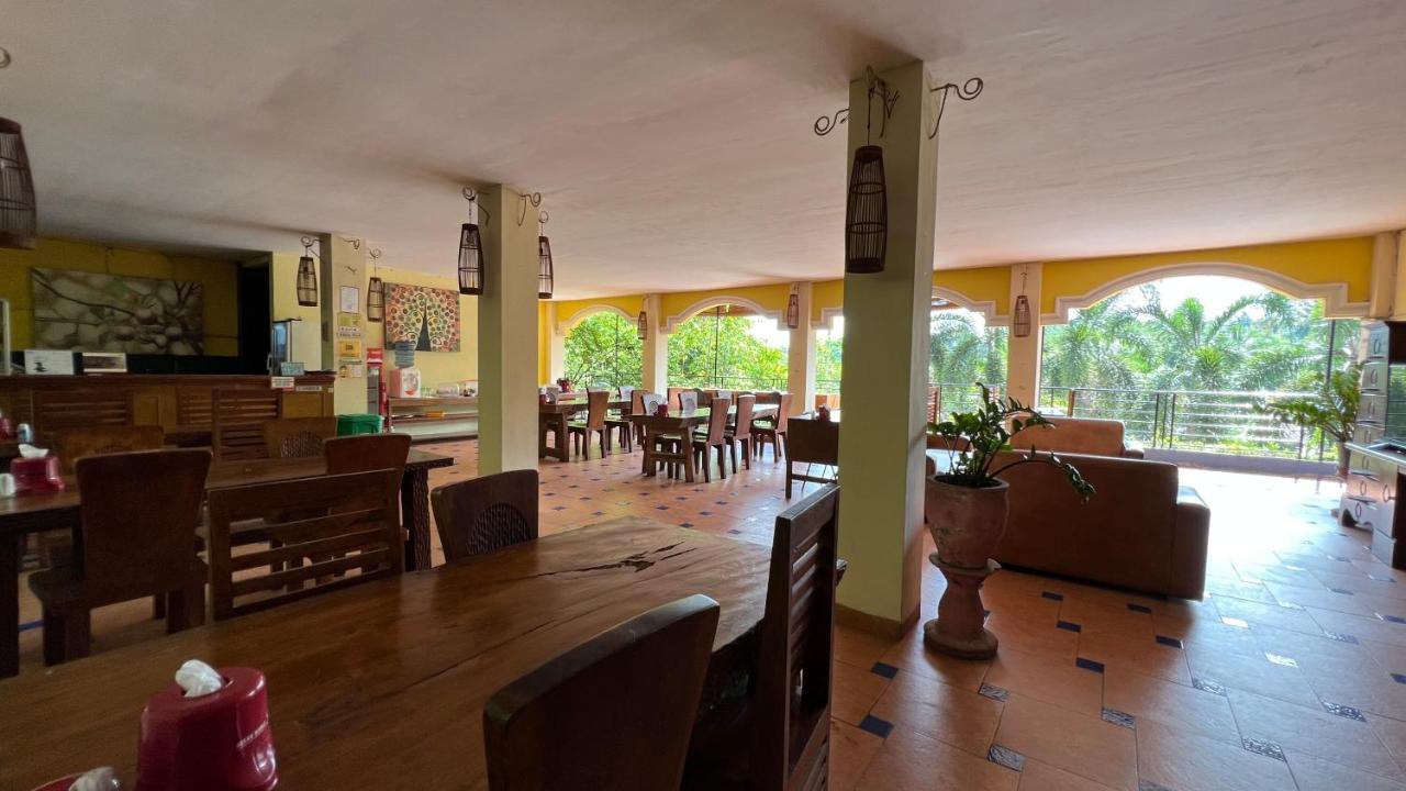 Centro Bajo Hotel & Resto Labuan Bajo Exterior foto