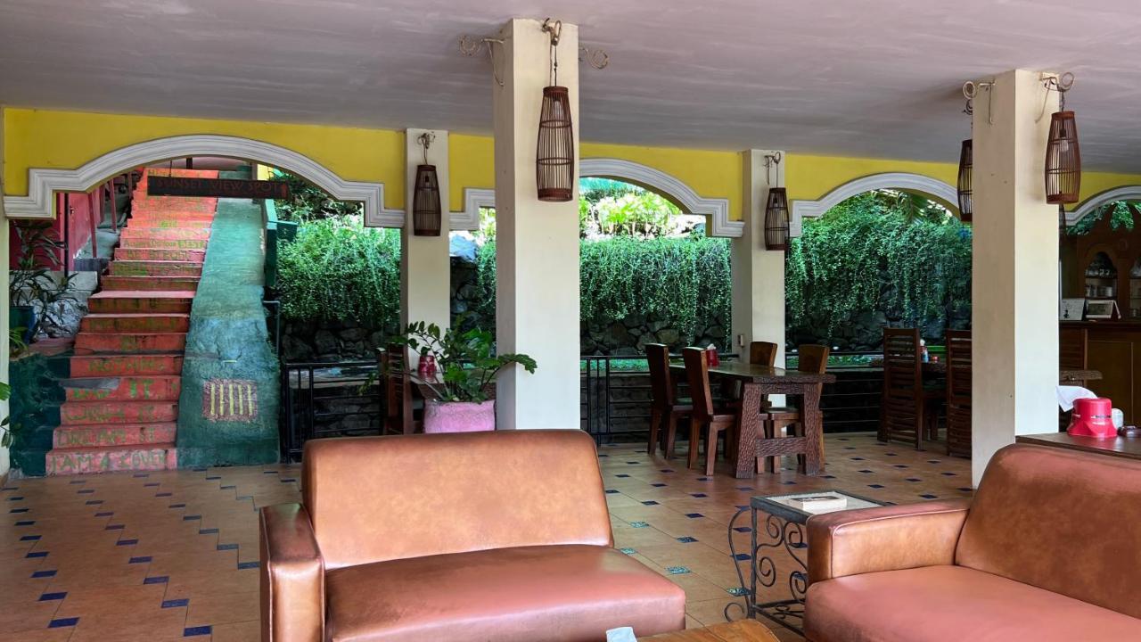 Centro Bajo Hotel & Resto Labuan Bajo Exterior foto