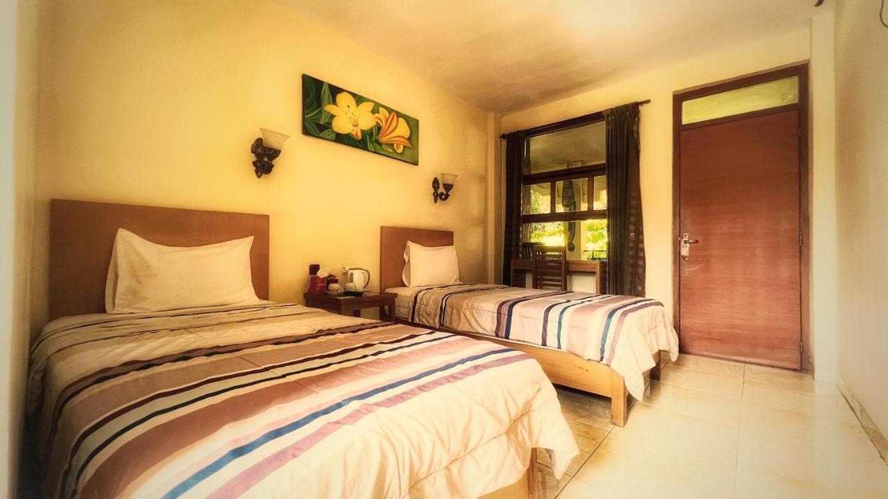 Centro Bajo Hotel & Resto Labuan Bajo Exterior foto