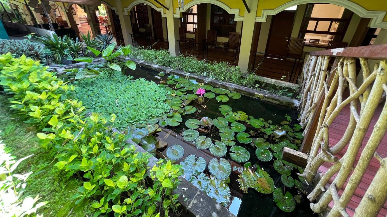 Centro Bajo Hotel & Resto Labuan Bajo Exterior foto