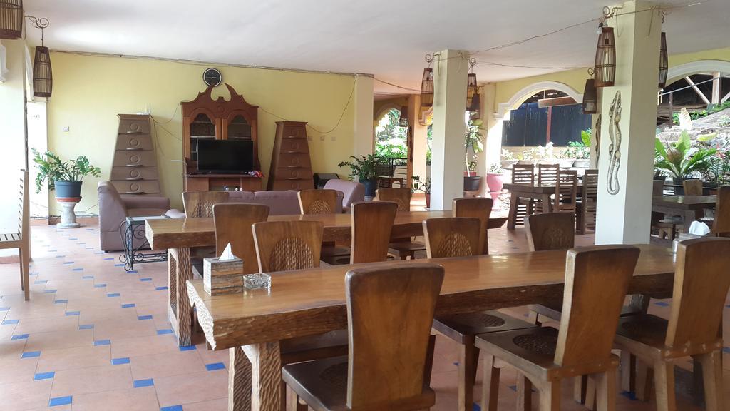 Centro Bajo Hotel & Resto Labuan Bajo Exterior foto