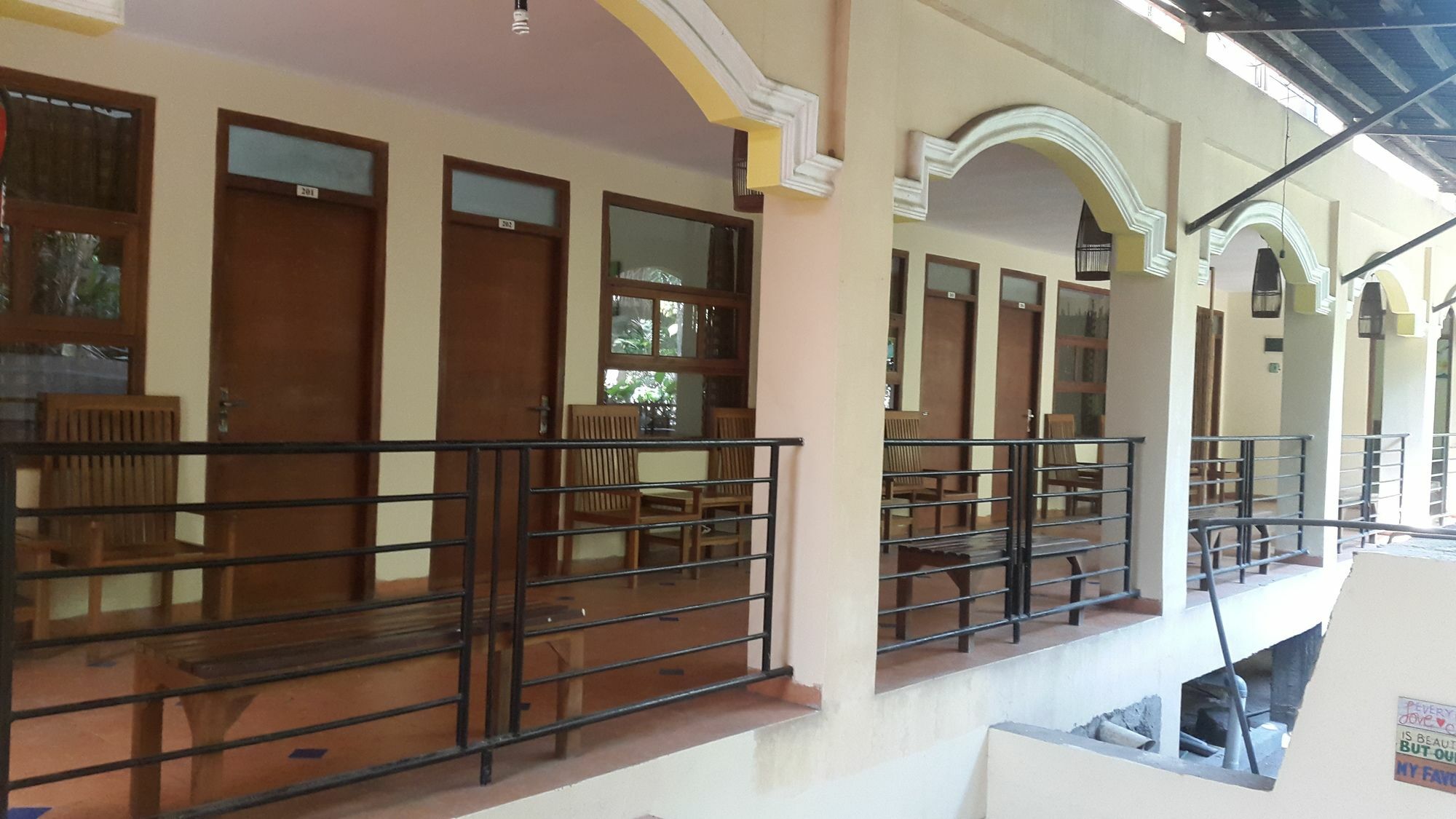 Centro Bajo Hotel & Resto Labuan Bajo Exterior foto