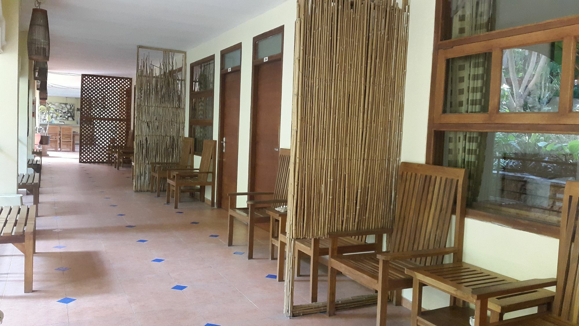 Centro Bajo Hotel & Resto Labuan Bajo Exterior foto