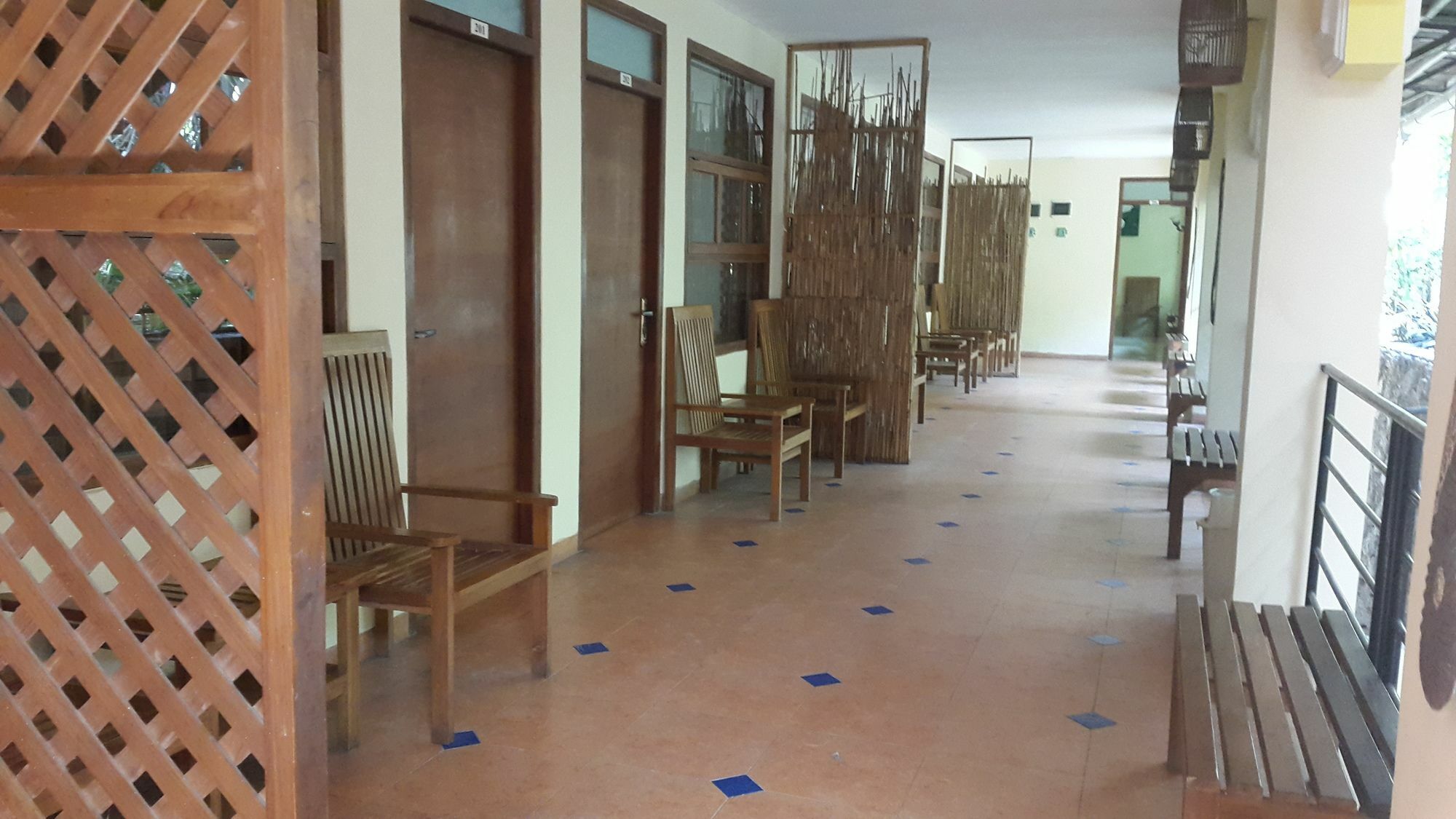 Centro Bajo Hotel & Resto Labuan Bajo Exterior foto