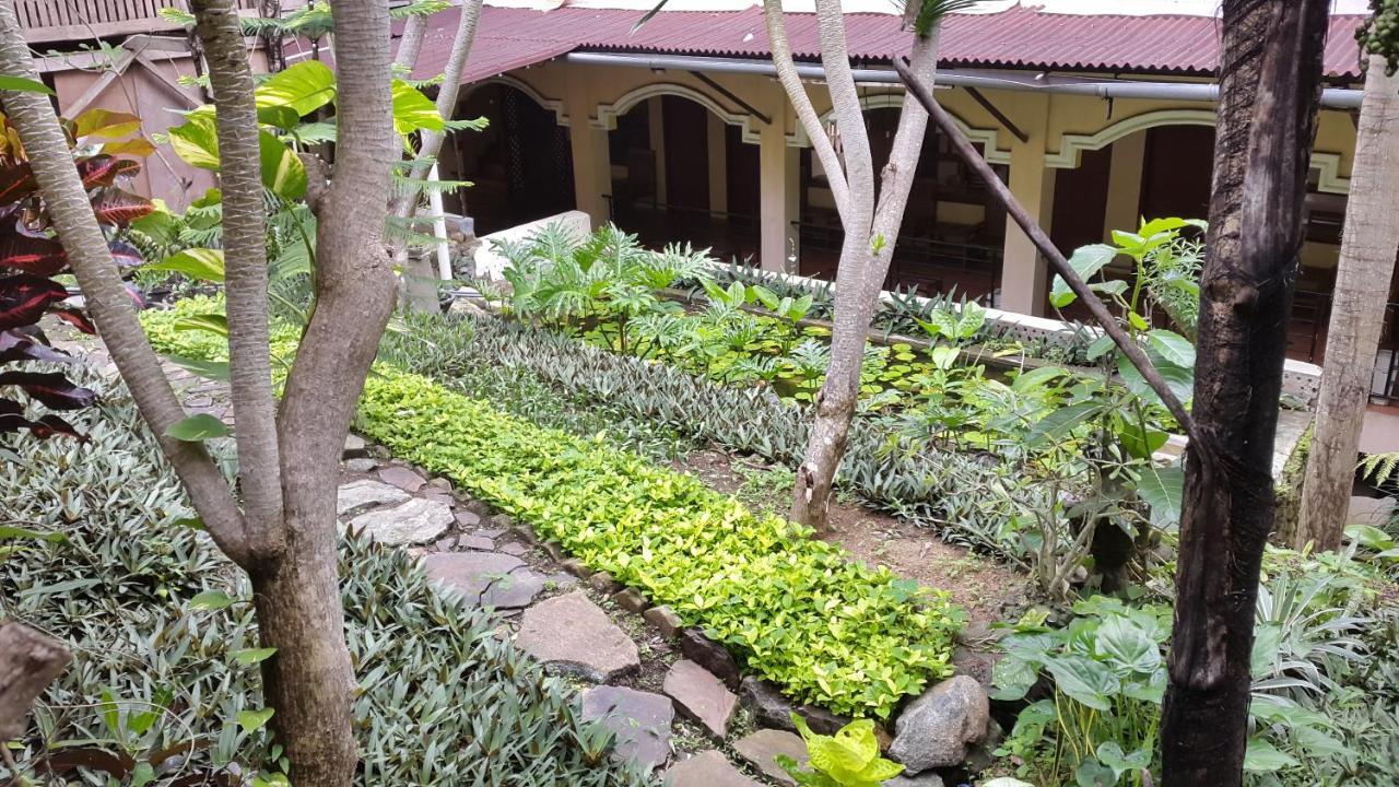 Centro Bajo Hotel & Resto Labuan Bajo Zimmer foto